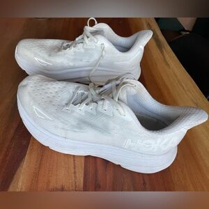 Hoka Women’s Clifton 9
